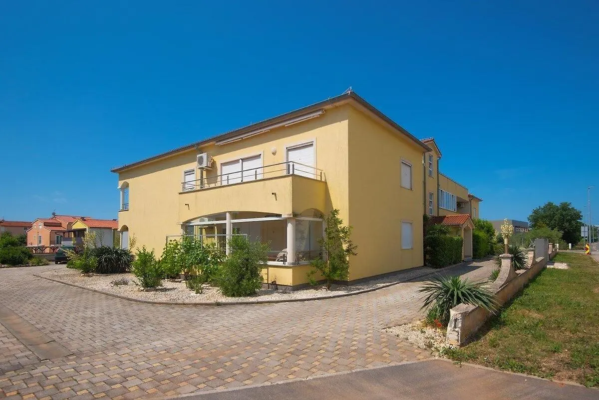 Apartment Mimo Medulin